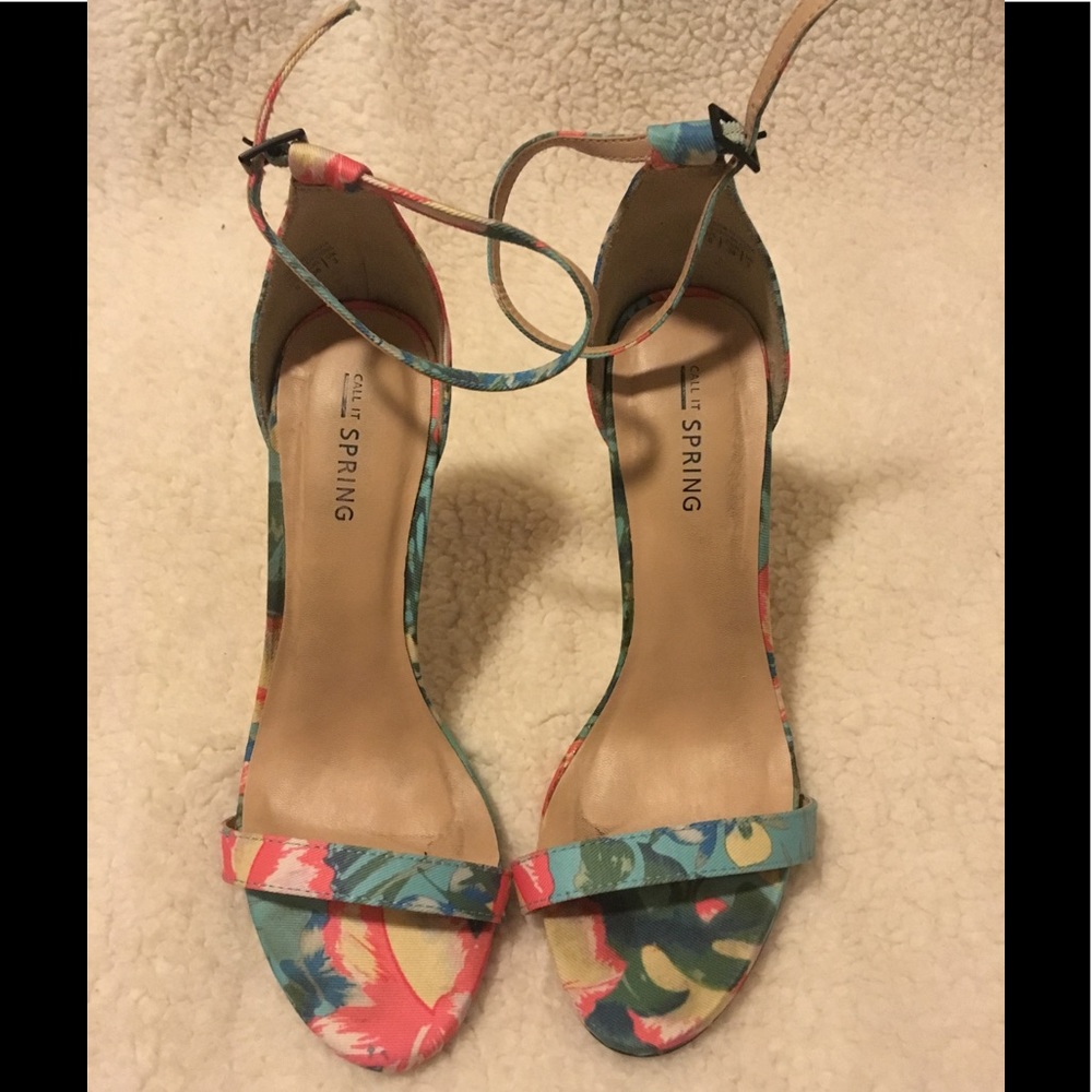 Call it spring floral heels - Picture 2 of 6